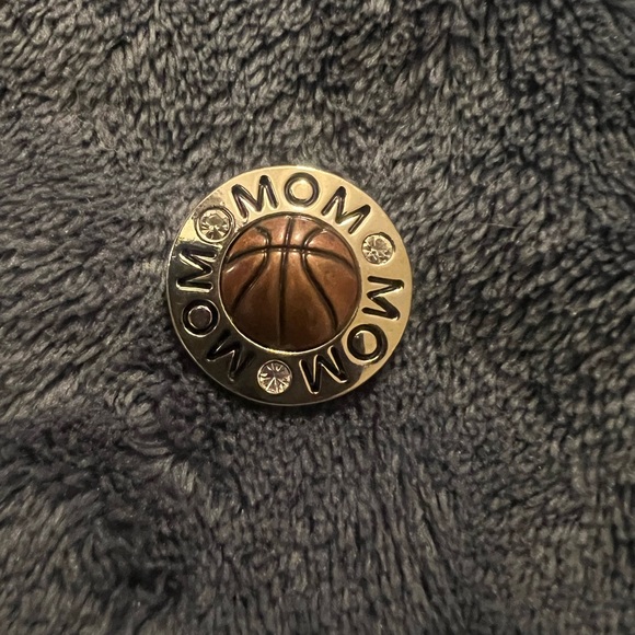 Ginger Snaps Silver Tone Mom/Basketball Rhinestone Snap, excellent condition - Picture 1 of 4